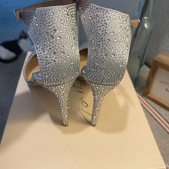 Gorgeous Badgley Mischka heels Sz 9.5 - Picture 6 of 10